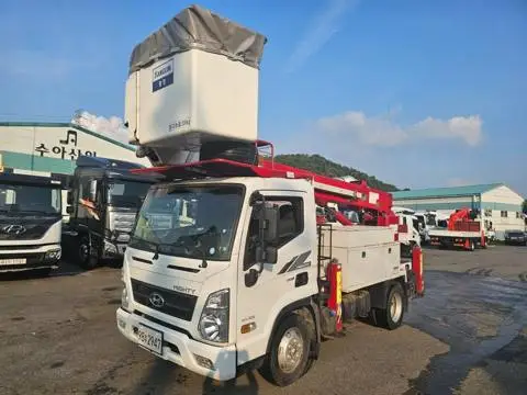 현대 마이티 3.5톤 고소작업차 2017년식 마이티 고소작업차 전측면