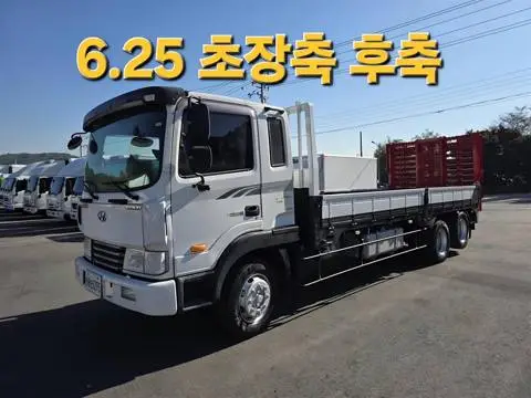 현대 메가트럭 5톤 셀프로더 2015년식 메가트럭 사다리차 전측면
